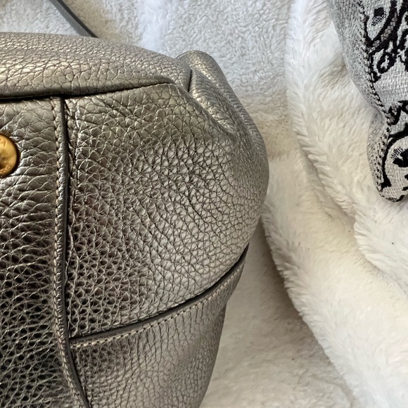 Authentic Prada - Picture 12 of 14